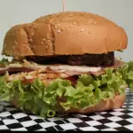Pagas dos hamburguesas llevas tres🍔