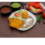 MILANESA DE POLLO EMPANIZADO