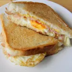 Tosta de Ovo com Queijo e Fiambre