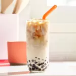 Café latte con tapioca