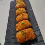 Bolinho de salmão recheado