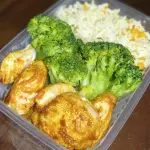 Filé de frango c/arroz ,cenoura broc