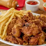 Frango a passarinho c/ batata frita