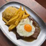 marmitex de bife á cavalo
