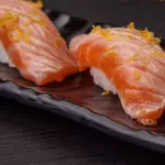 NIGUIRI DE SALMÃO MAÇARICADO -DUPLA