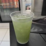 CAIPIRINHA DE ABACAXI E HORTELÃ