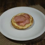 Esfiha de lombo com queijo