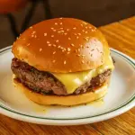 PÃO, CARNE E CHEDDAR