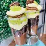 copo brownie com uva verde