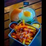 Burger Veggie con papas fritas