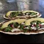 Huarache de tasajo.