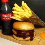 TRIO: CHIC BURGUER BBQ