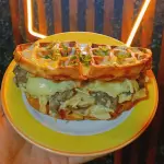Wafle de pollo y champiñones