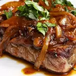 Bife acebolado de carne