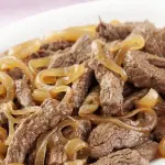 Iscas de Filé Bovino Acebolado