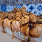 Sake spicy Roll