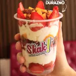 Fresas con Crema, Brownie y Durazno