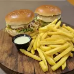 Combo Dois Mini Xis Salada + Fritas