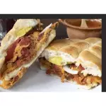 HUEVO C/SALCHICHA