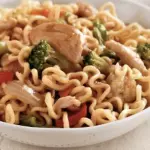 YAKISOBA DE FRANGO