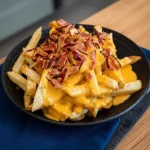 Batata frita com bacon e cheddar