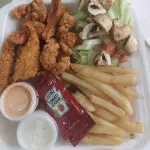 Tenders ensalada y papas
