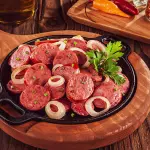 Calabresa Acebolada