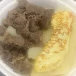 Macaxeira com carne de sol e queijo