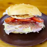 Bauru com ovo e bacon