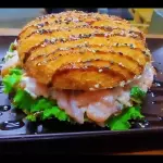 HAMBURGUER DE SALMAO CRU