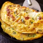 Omelete - Queijo-tomate e cebola
