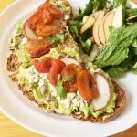 Tostada de Aguacate  🌱