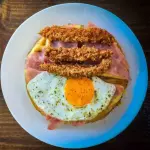 Waffle salado con tiras de pollo