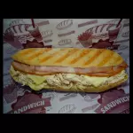 SANDWICH DE POLLO PERNIL