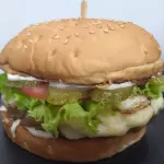 HAMBÚRGUER CARNE DE SOJA COM FRITAS