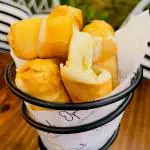 TEQUEÑOS DE QUESO (06 un)