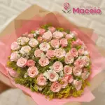 Buquê com 50 rosas