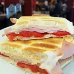 TOSTADO DE JAMON, QUESO Y TOMATE