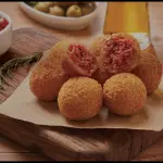 BOLINHO DE CARNE SECA