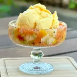 Salada de frutas com sorvete
