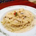 Spaghetti Crema Pollo y Champiñones