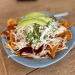 Chilaquiles con salsa La Rojita