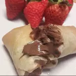 Harumaki de morango com creme de av(cópia)