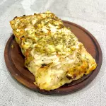 Porcion de fugazzeta rellena