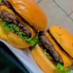 Burguer classicos+ coca 600 ml