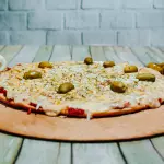 Pizza tradicional con huevo