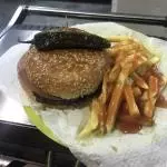 HAMBURGUESA SENCILLA CON PAPAS