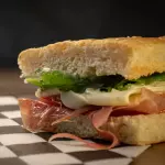 Sándwich de prosciutto