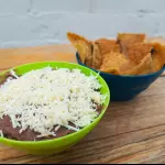 Totopos con frijoles