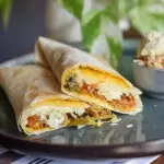 Roll Veggie + Papas Horneadas  🍃